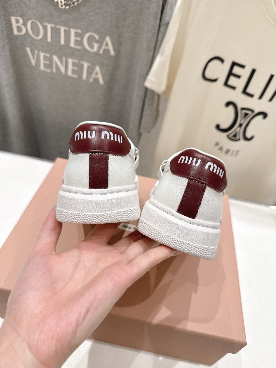 高版本出厂 MiuMiu/缪缪F039 2026ss新款限量版玛丽珍平底休闲鞋这款芭蕾平底鞋呈现街头风鞋