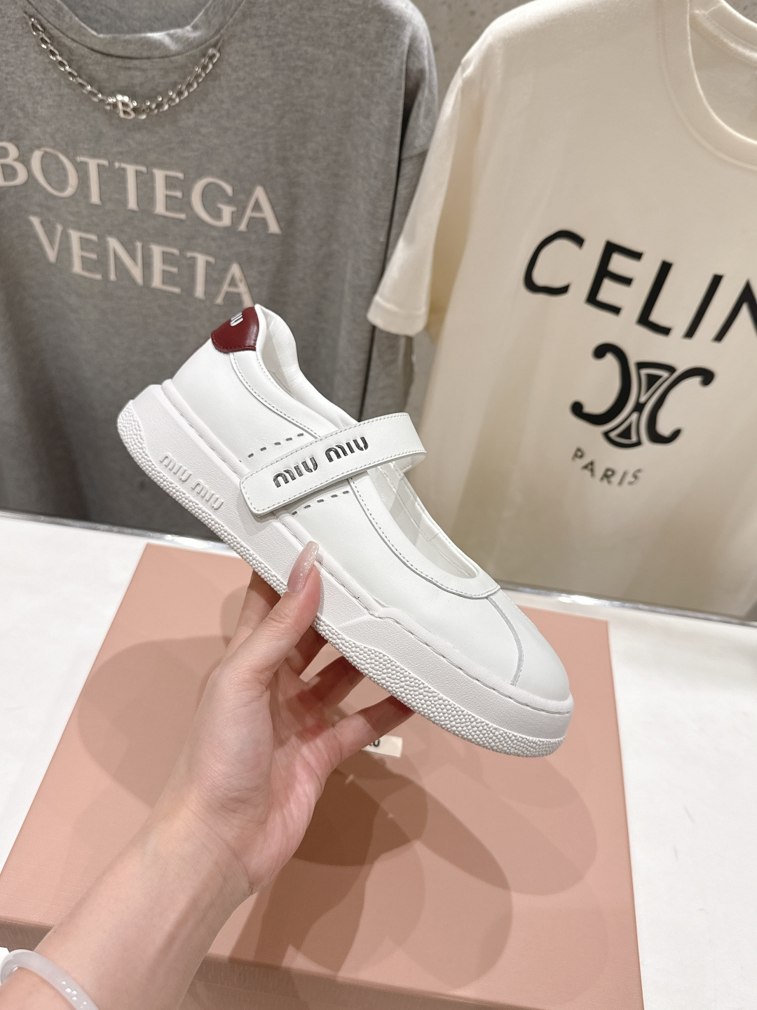 高版本出厂 MiuMiu/缪缪F039 2026ss新款限量版玛丽珍平底休闲鞋这款芭蕾平底鞋呈现街头风鞋