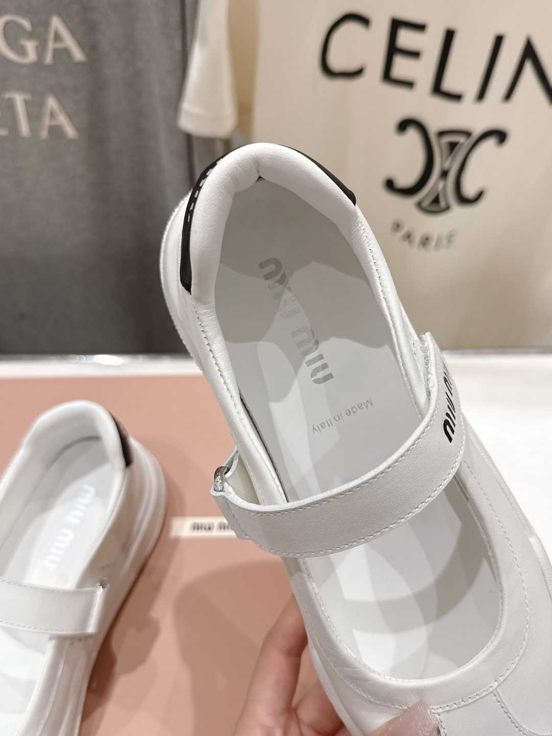 高版本出厂 MiuMiu/缪缪F039 2026ss新款限量版玛丽珍平底休闲鞋这款芭蕾平底鞋呈现街头风鞋