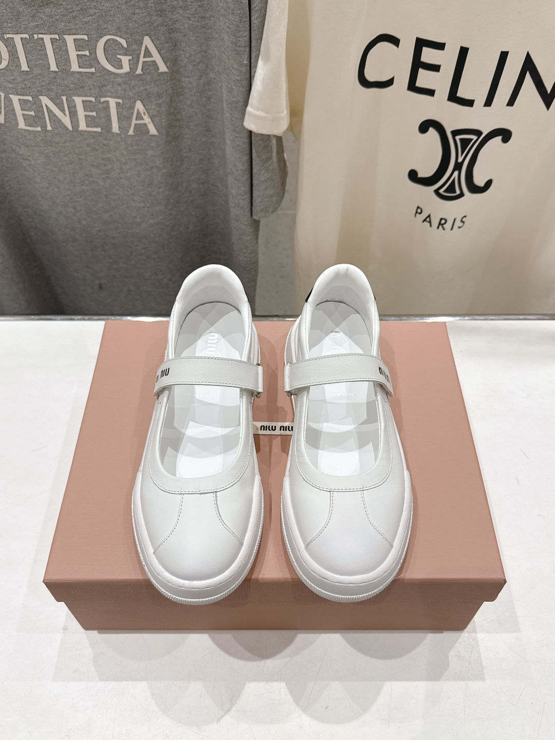 高版本出厂 MiuMiu/缪缪F039 2026ss新款限量版玛丽珍平底休闲鞋这款芭蕾平底鞋呈现街头风鞋