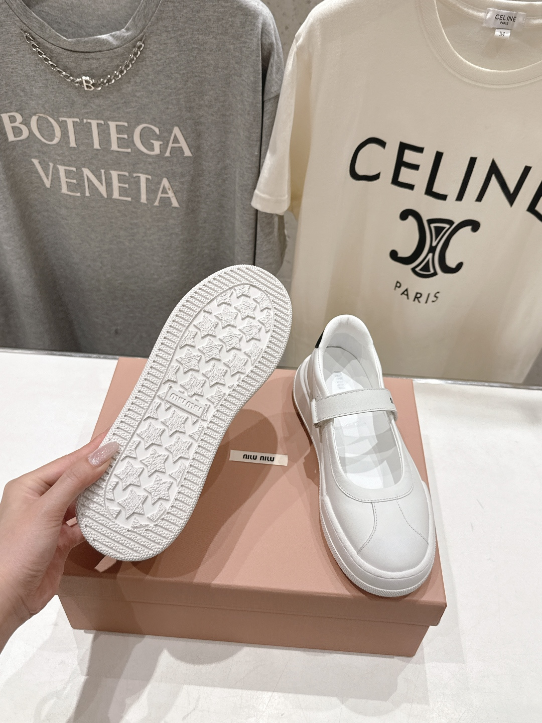 高版本出厂 MiuMiu/缪缪F039 2026ss新款限量版玛丽珍平底休闲鞋这款芭蕾平底鞋呈现街头风鞋