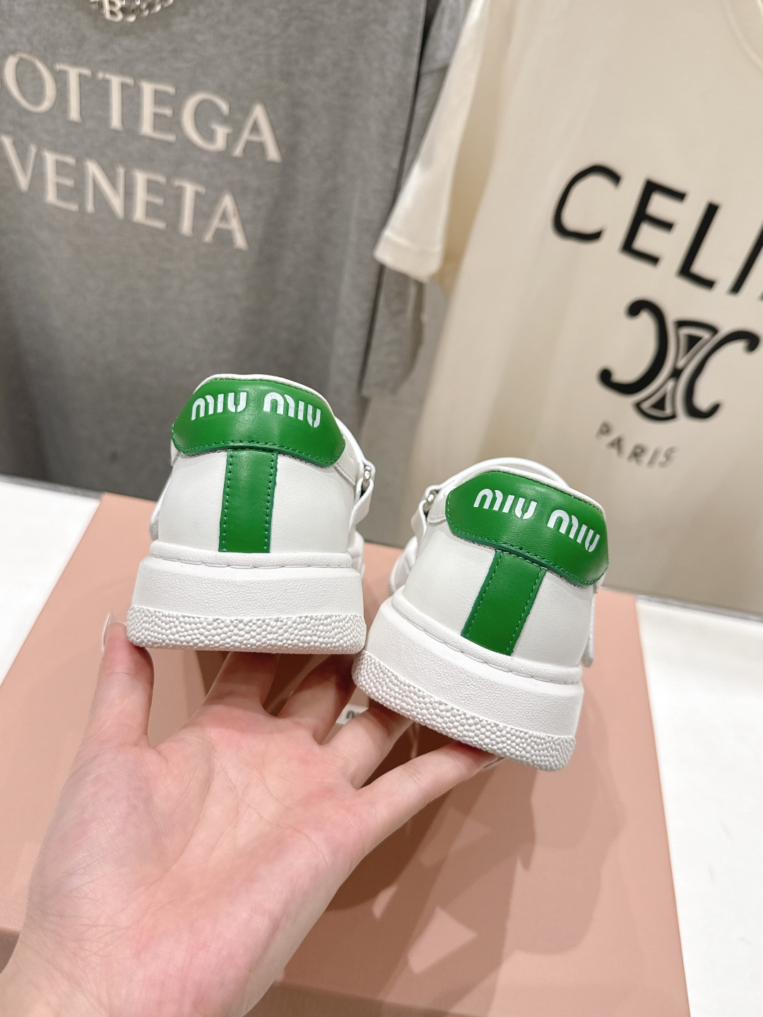 高版本出厂 MiuMiu/缪缪F039 2026ss新款限量版玛丽珍平底休闲鞋这款芭蕾平底鞋呈现街头风鞋