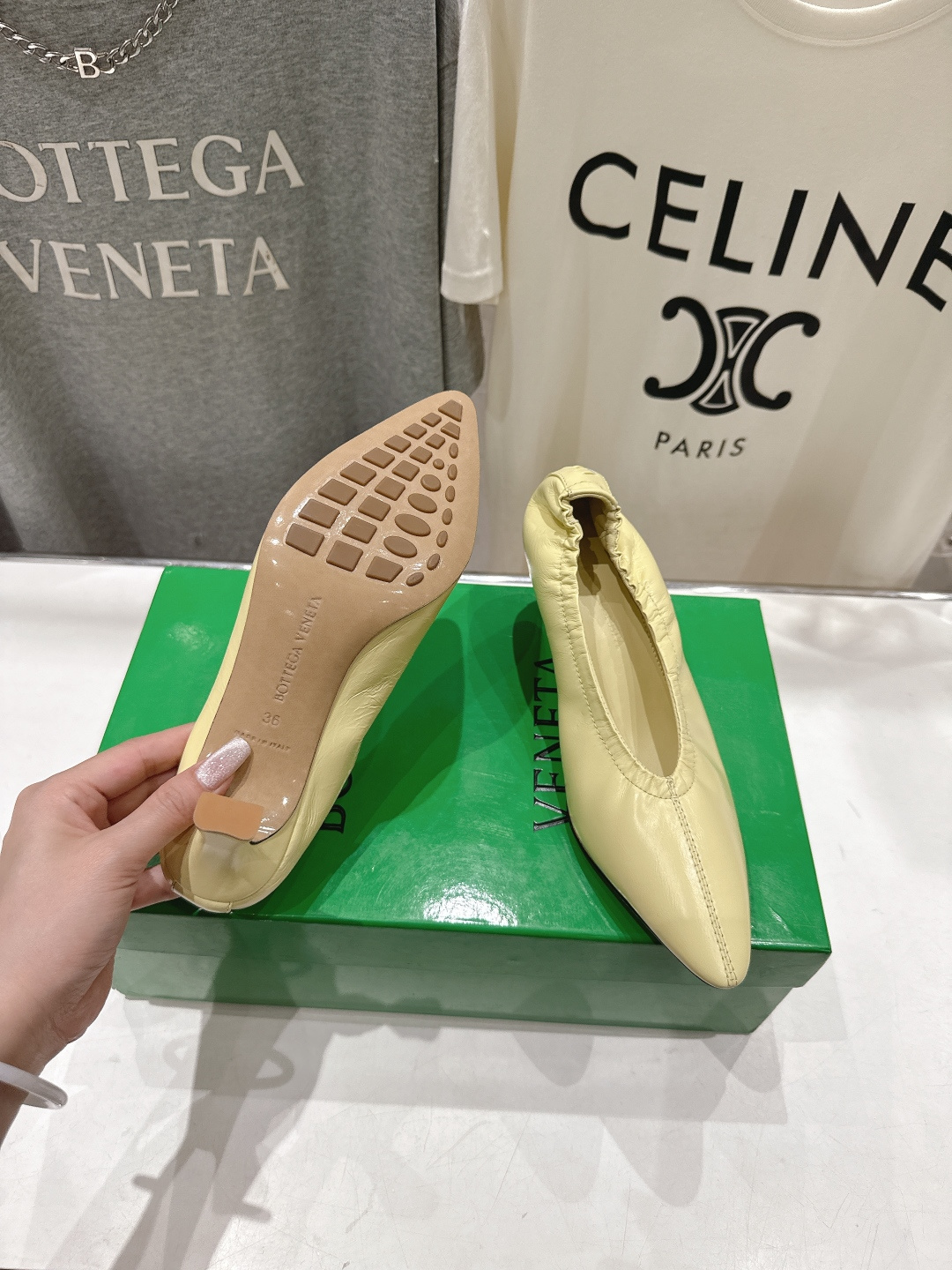 高版本出厂 Bottega Veneta/BV F065 2026ss新款尖头高跟鞋，上脚好美啊优雅材质