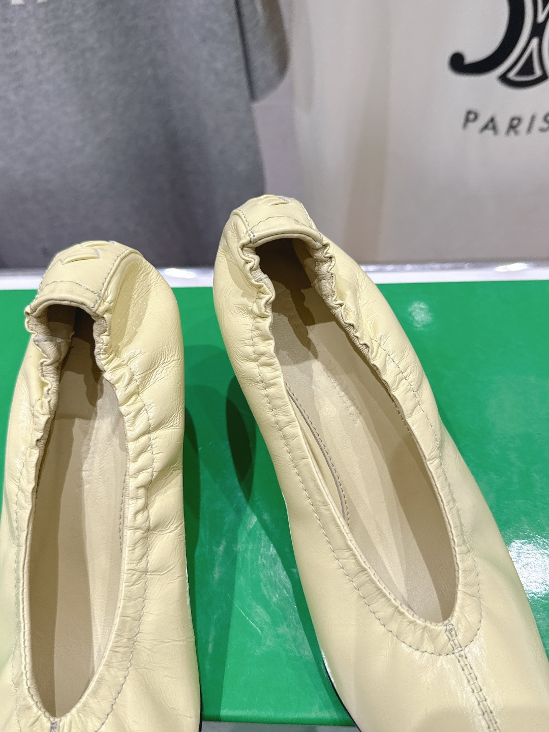 高版本出厂 Bottega Veneta/BV F065 2026ss新款尖头高跟鞋，上脚好美啊优雅材质