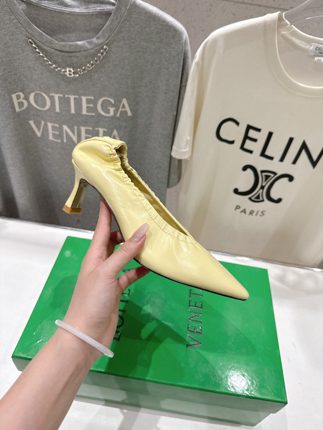 高版本出厂 Bottega Veneta/BV F065 2026ss新款尖头高跟鞋，上脚好美啊优雅材质