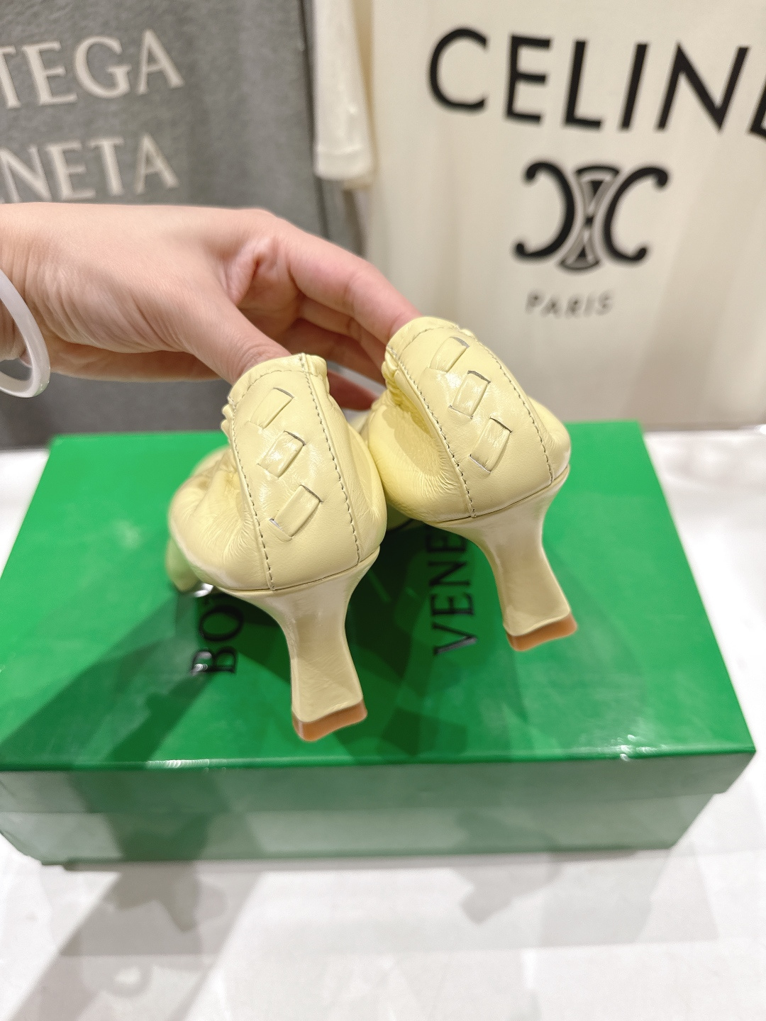 高版本出厂 Bottega Veneta/BV F065 2026ss新款尖头高跟鞋，上脚好美啊优雅材质