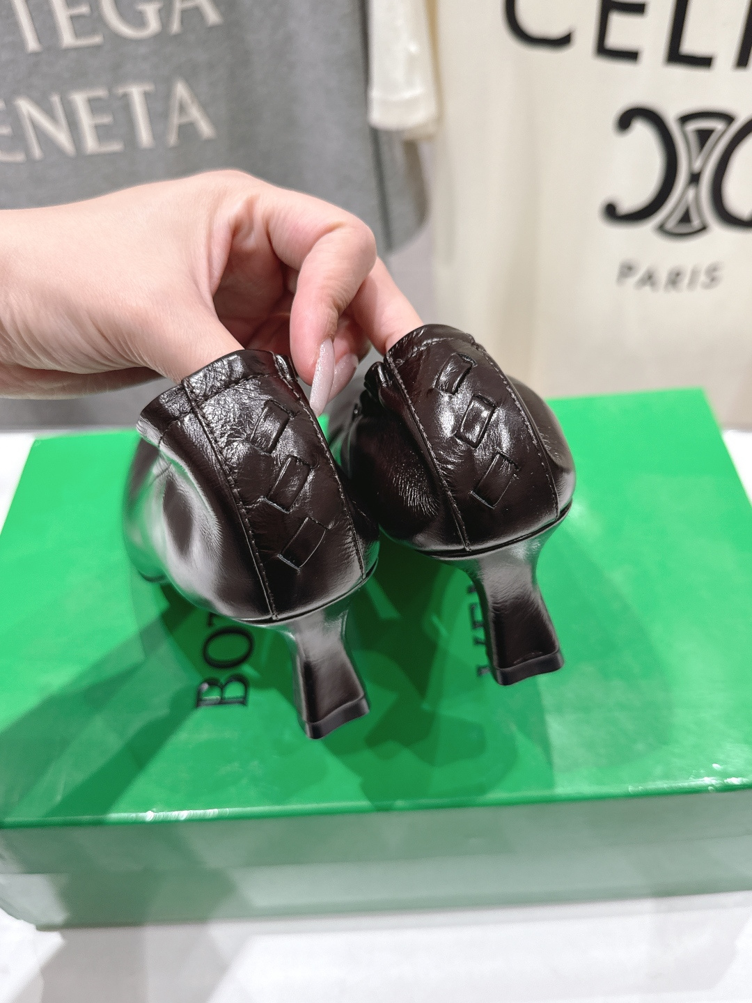 高版本出厂 Bottega Veneta/BV F065 2026ss新款尖头高跟鞋，上脚好美啊优雅材质