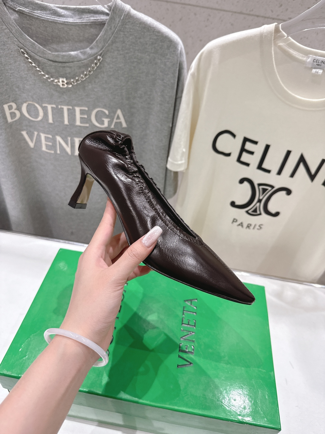 高版本出厂 Bottega Veneta/BV F065 2026ss新款尖头高跟鞋，上脚好美啊优雅材质