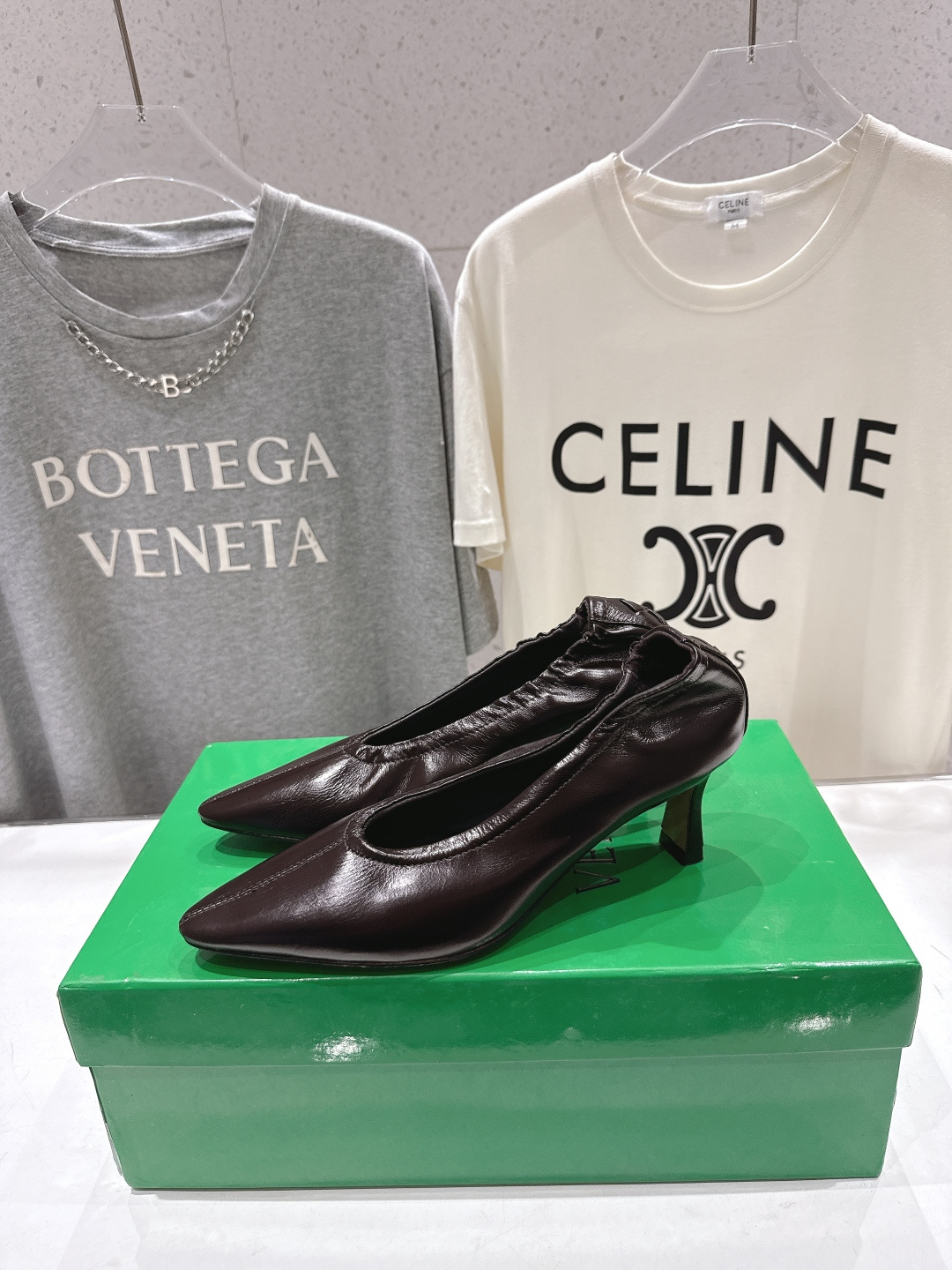 高版本出厂 Bottega Veneta/BV F065 2026ss新款尖头高跟鞋，上脚好美啊优雅材质