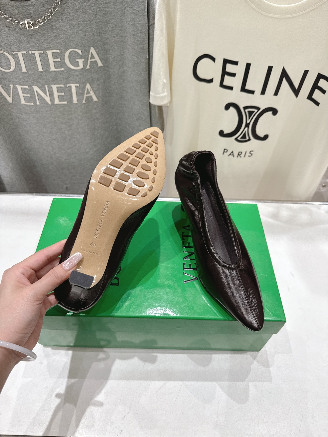 高版本出厂 Bottega Veneta/BV F065 2026ss新款尖头高跟鞋，上脚好美啊优雅材质