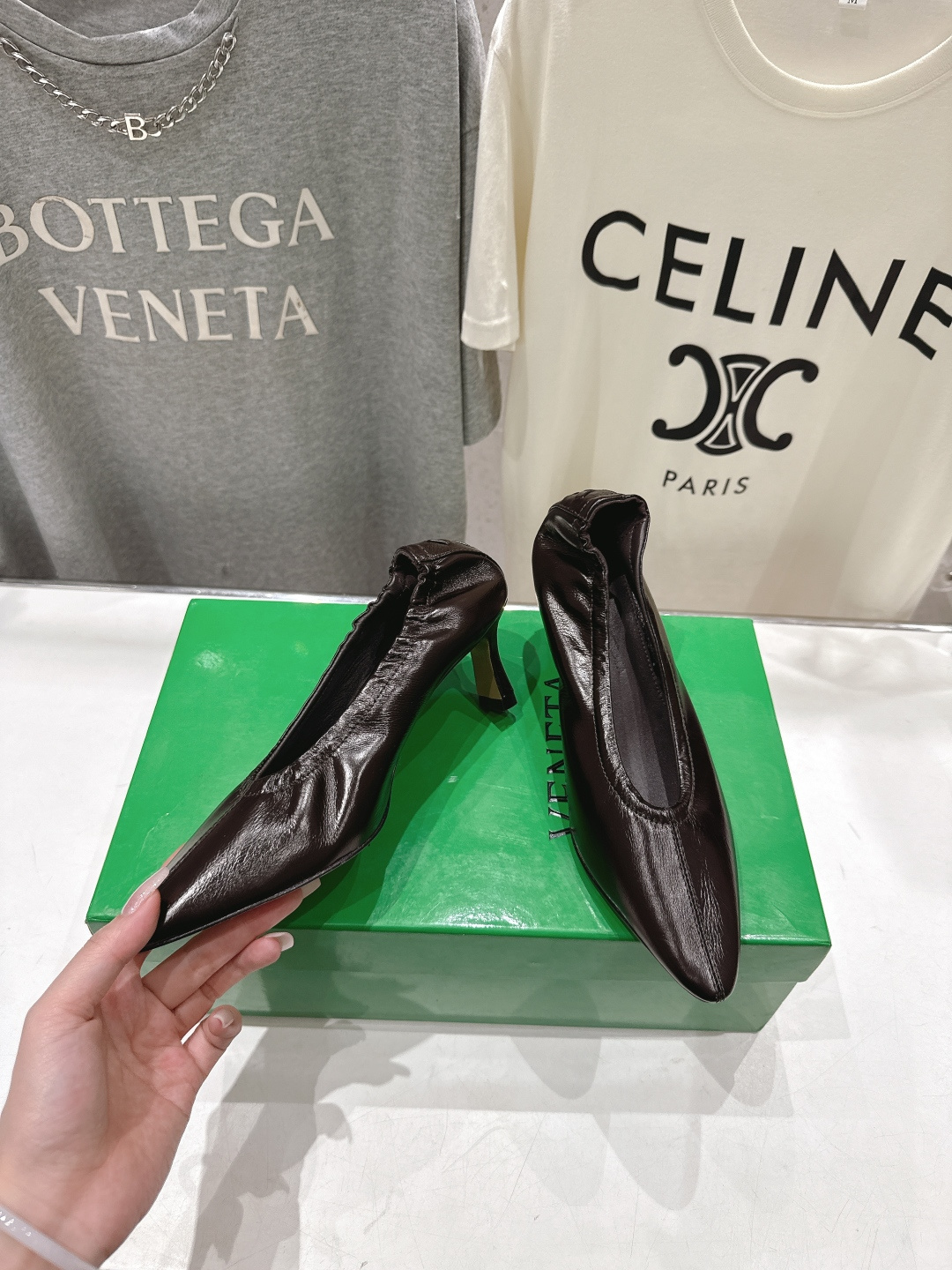 高版本出厂 Bottega Veneta/BV F065 2026ss新款尖头高跟鞋，上脚好美啊优雅材质