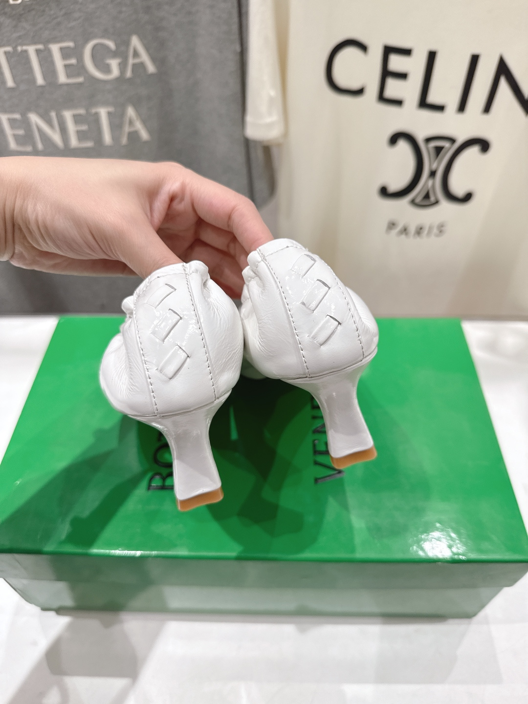 高版本出厂 Bottega Veneta/BV F065 2026ss新款尖头高跟鞋，上脚好美啊优雅材质