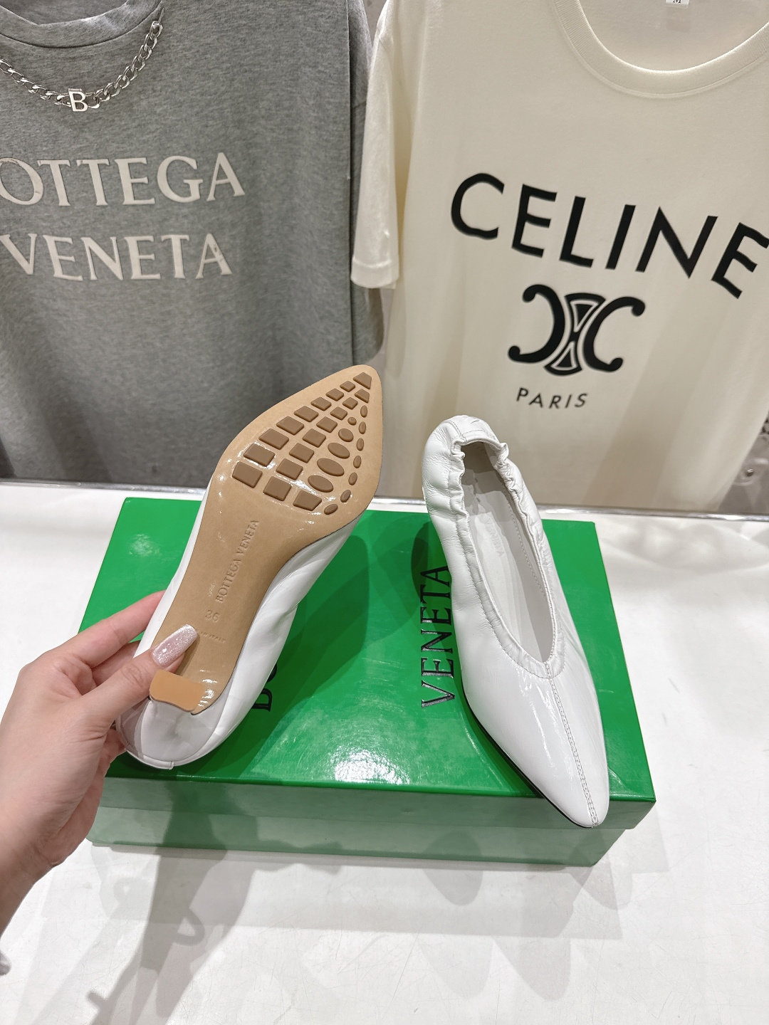 高版本出厂 Bottega Veneta/BV F065 2026ss新款尖头高跟鞋，上脚好美啊优雅材质