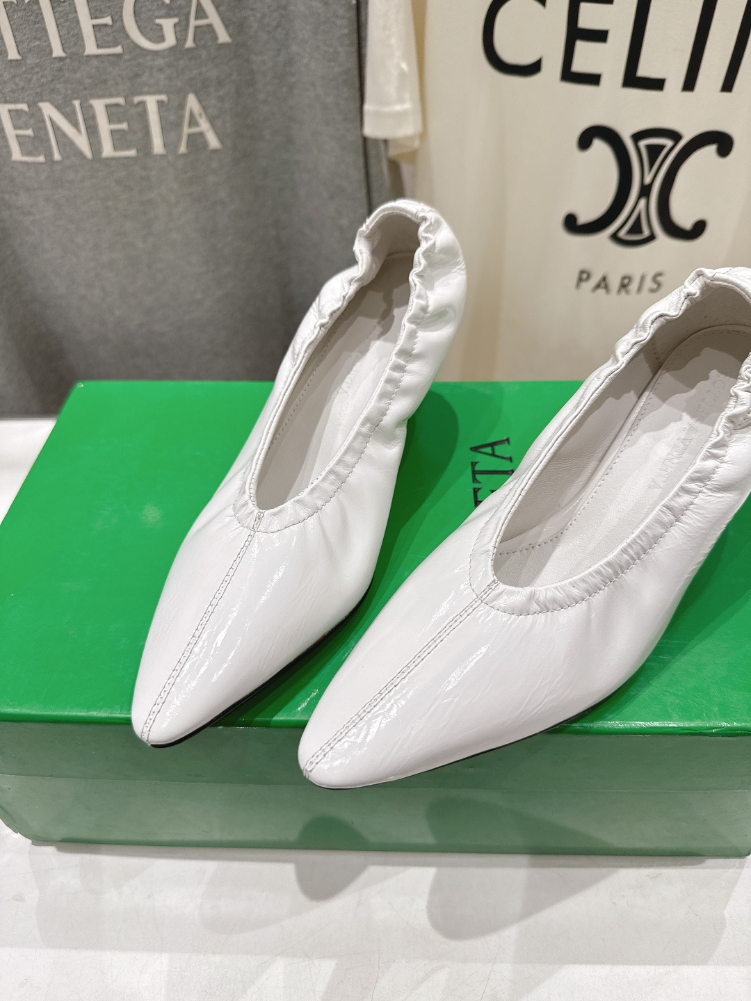 高版本出厂 Bottega Veneta/BV F065 2026ss新款尖头高跟鞋，上脚好美啊优雅材质