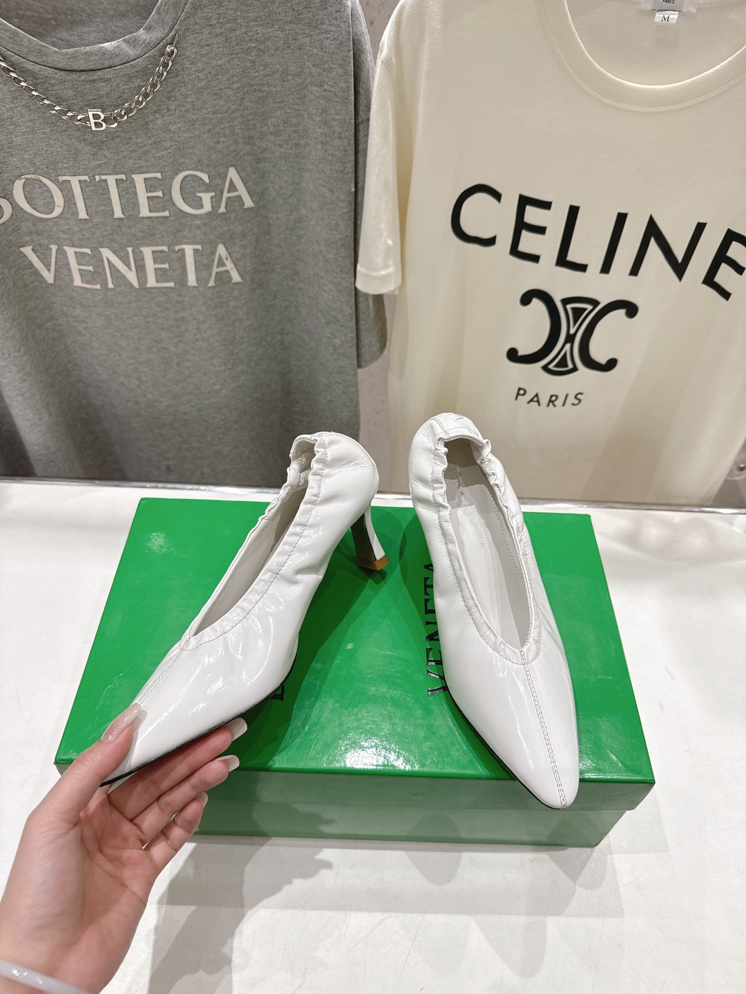 高版本出厂 Bottega Veneta/BV F065 2026ss新款尖头高跟鞋，上脚好美啊优雅材质