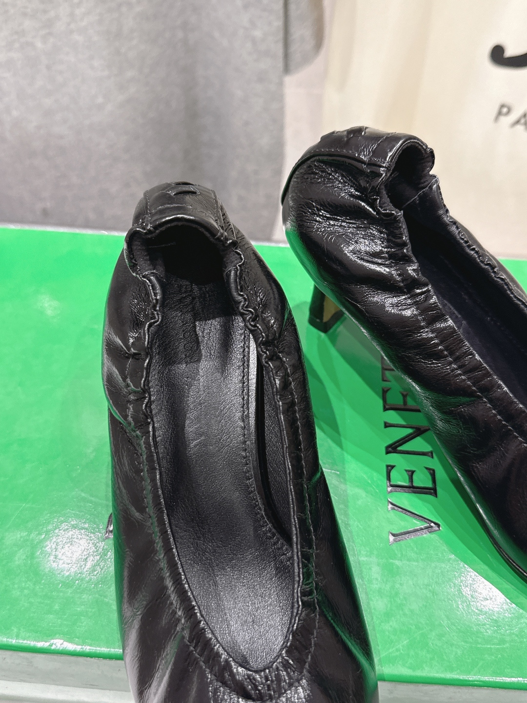 高版本出厂 Bottega Veneta/BV F065 2026ss新款尖头高跟鞋，上脚好美啊优雅材质