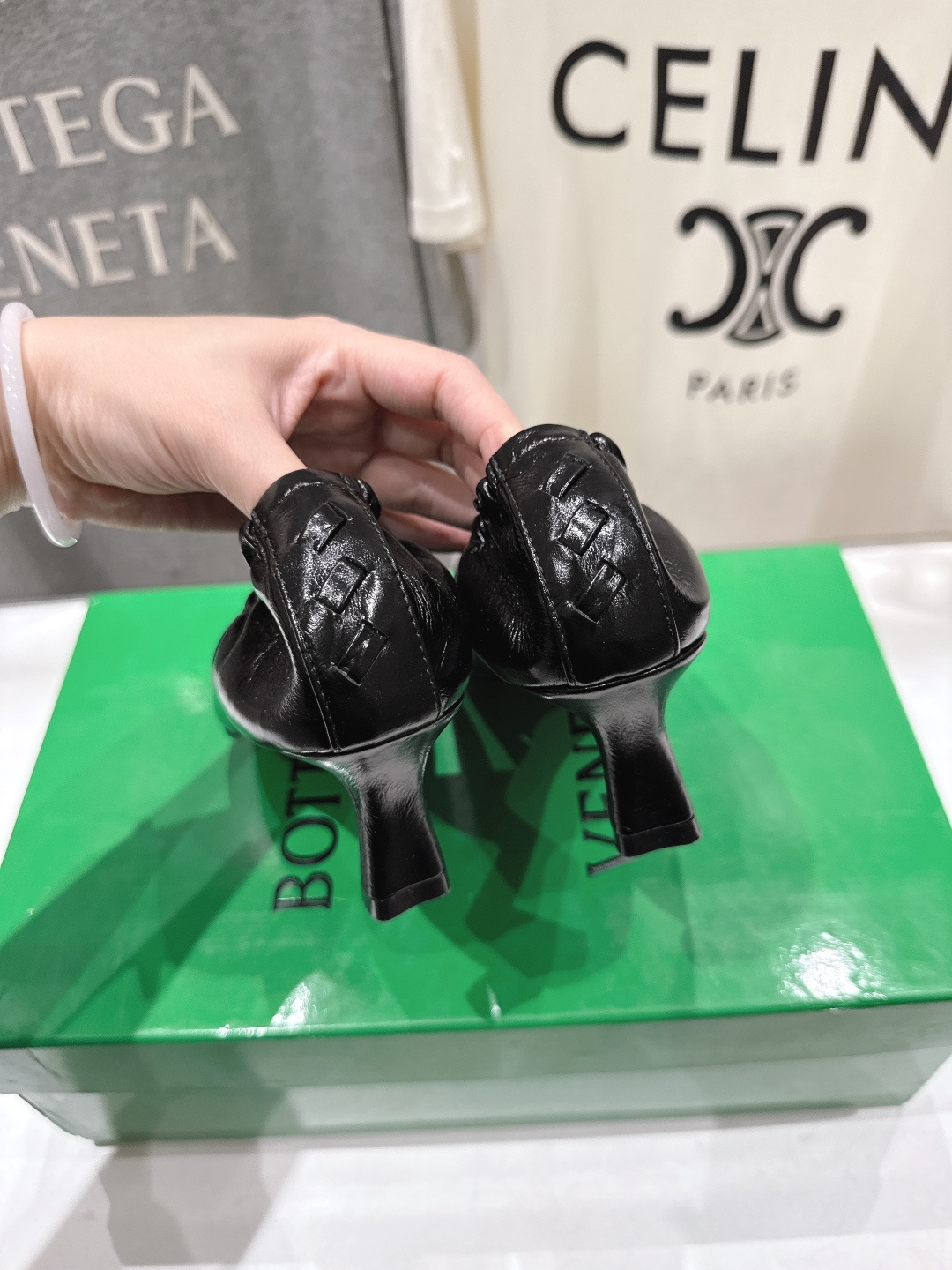 高版本出厂 Bottega Veneta/BV F065 2026ss新款尖头高跟鞋，上脚好美啊优雅材质