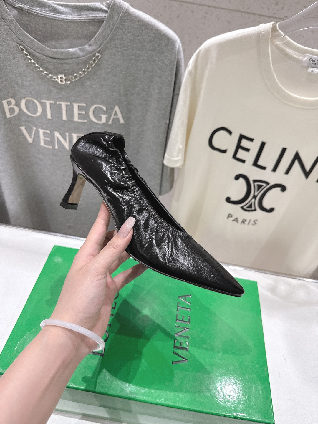 高版本出厂 Bottega Veneta/BV F065 2026ss新款尖头高跟鞋，上脚好美啊优雅材质