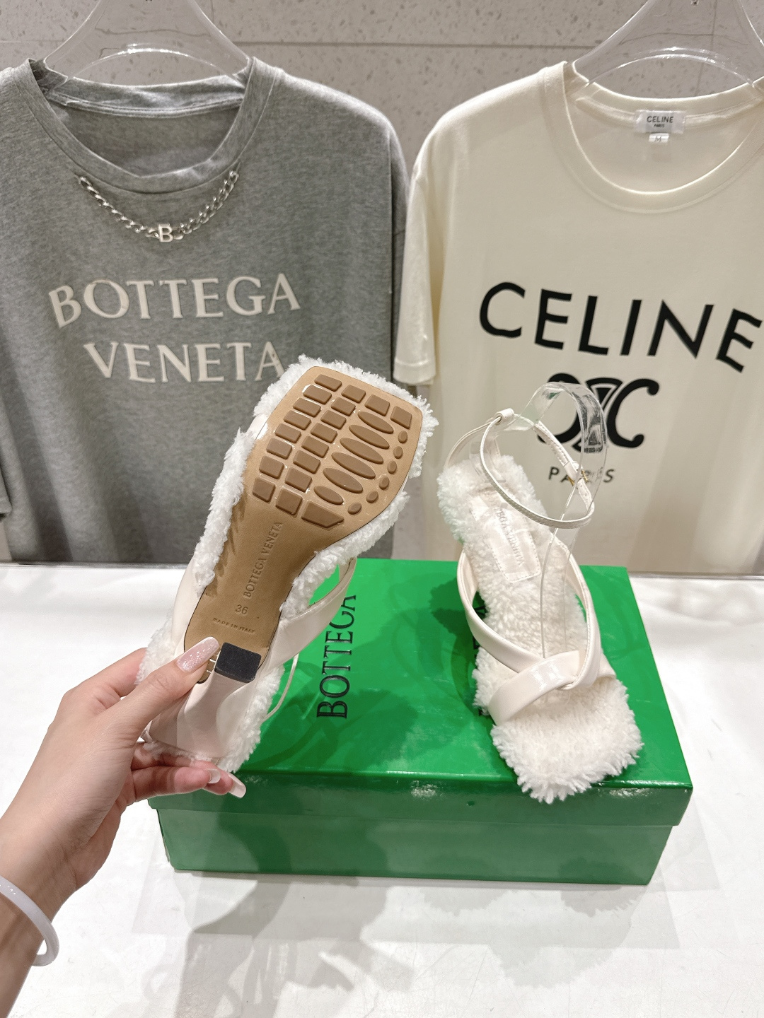 高版本出厂 Bottega Veneta/BV F065 2026ss新款个性羊毛垫脚高跟凉鞋优雅材质运