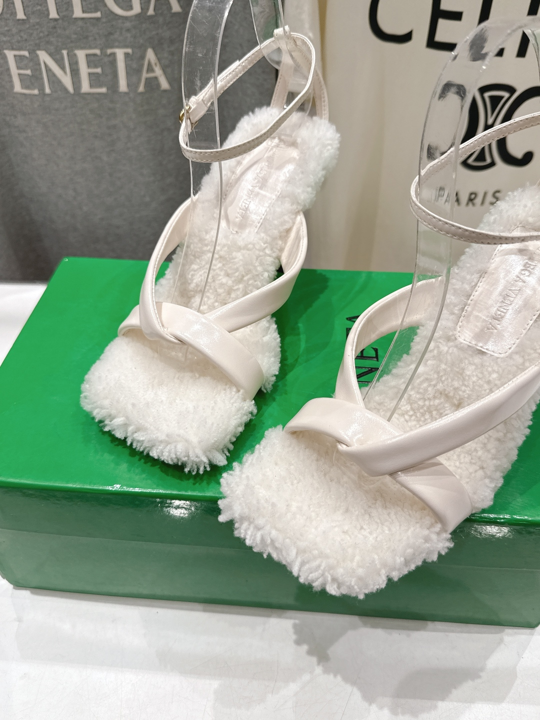 高版本出厂 Bottega Veneta/BV F065 2026ss新款个性羊毛垫脚高跟凉鞋优雅材质运