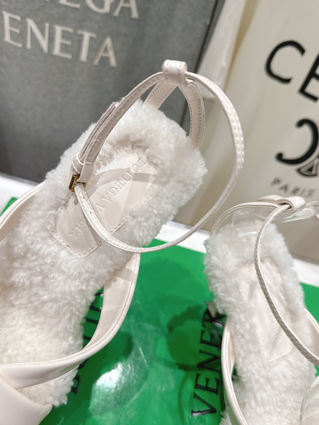 高版本出厂 Bottega Veneta/BV F065 2026ss新款个性羊毛垫脚高跟凉鞋优雅材质运