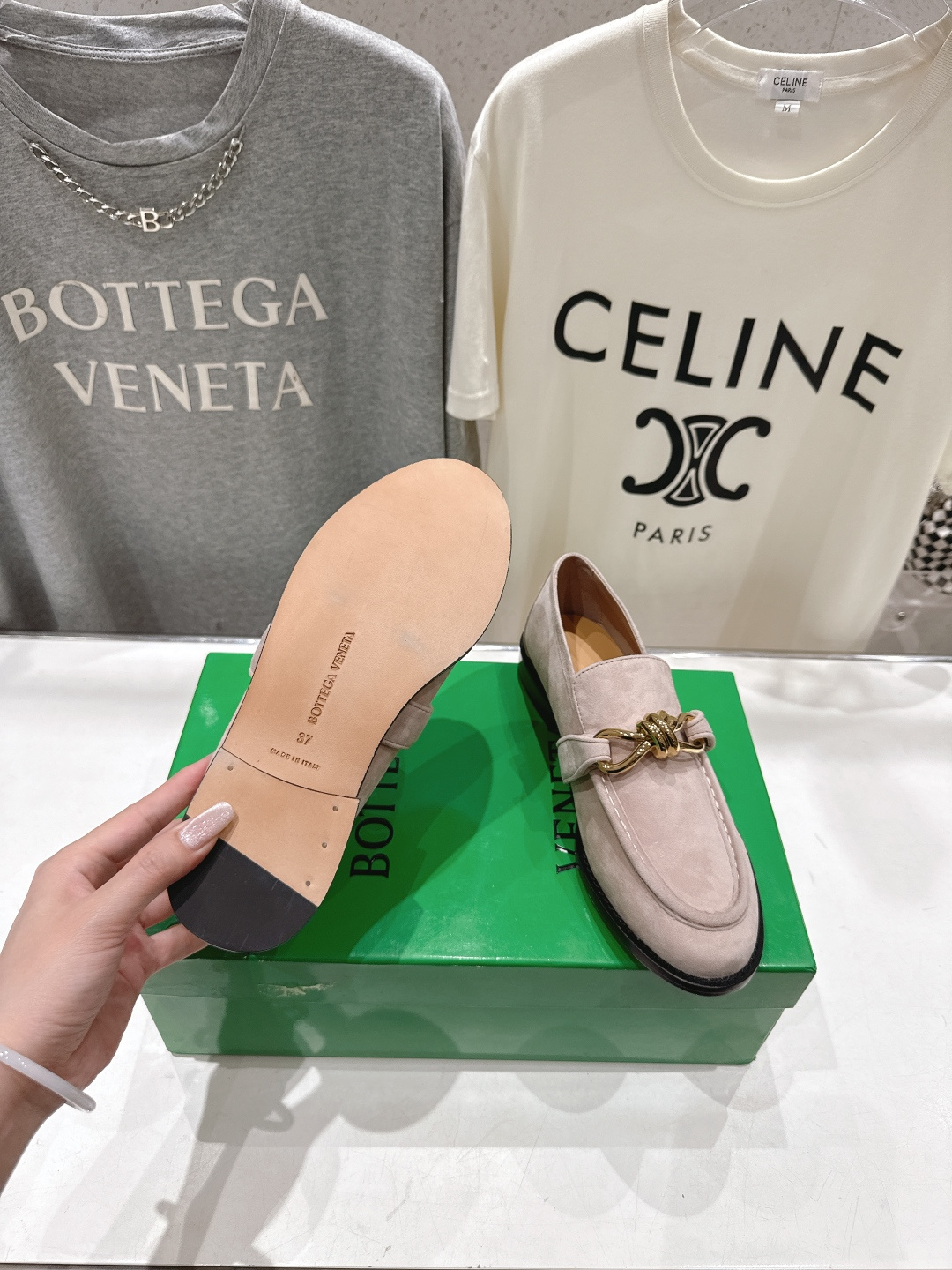 高版本出厂 Bottega Veneta/BV F065 2026ss新款老钱风荔枝纹皮鎏金扣饰平底乐福