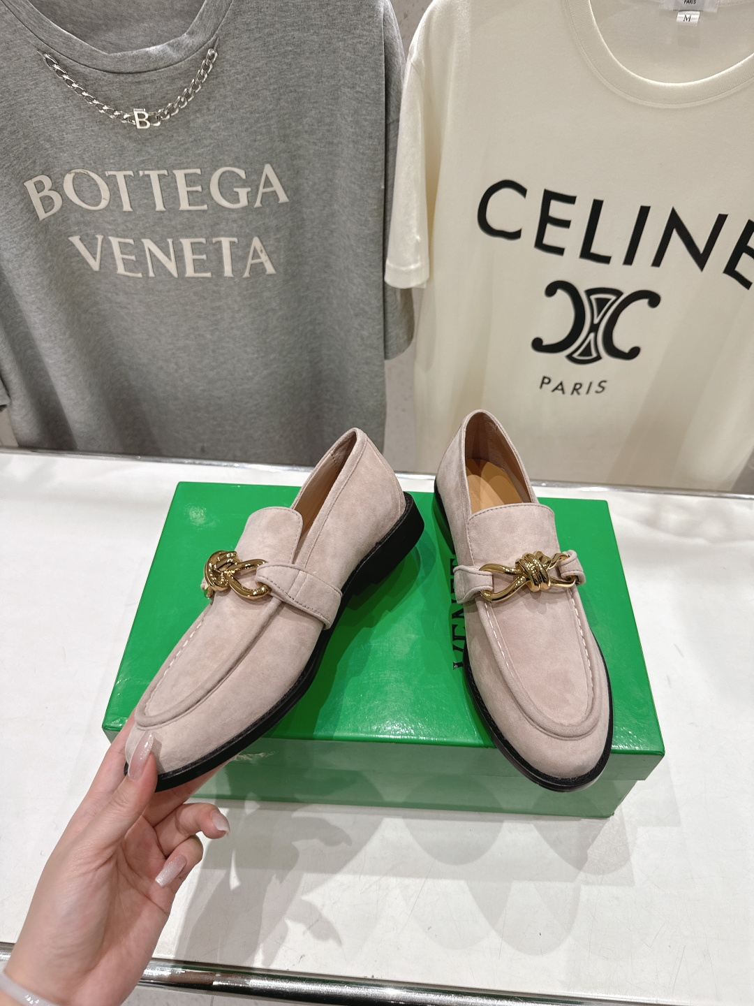 高版本出厂 Bottega Veneta/BV F065 2026ss新款老钱风荔枝纹皮鎏金扣饰平底乐福