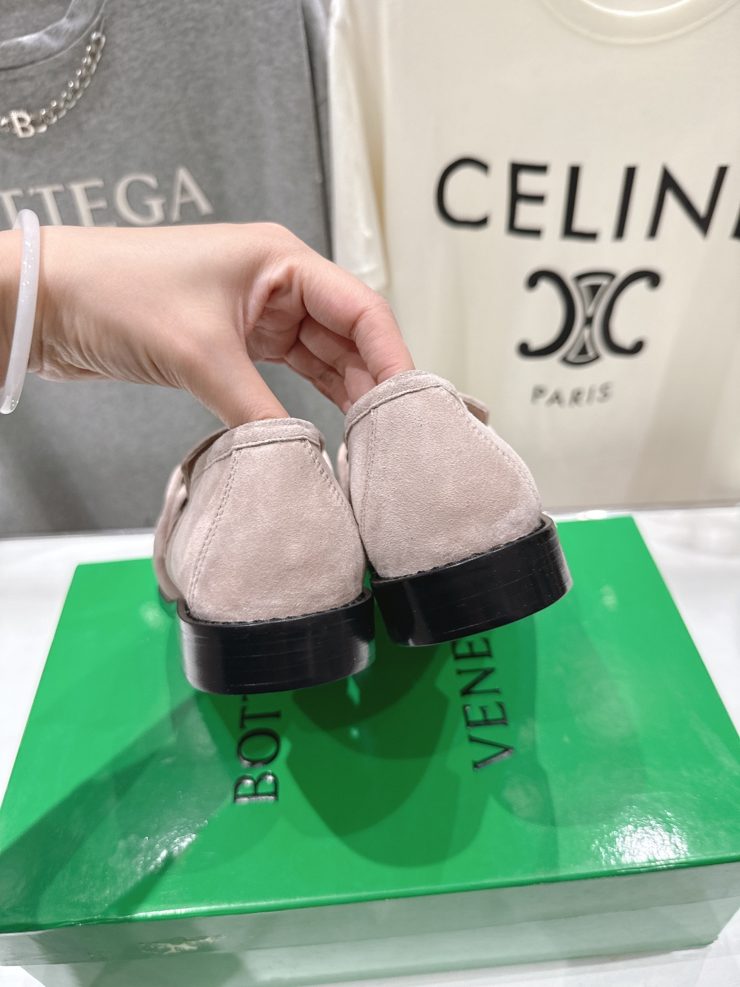 高版本出厂 Bottega Veneta/BV F065 2026ss新款老钱风荔枝纹皮鎏金扣饰平底乐福