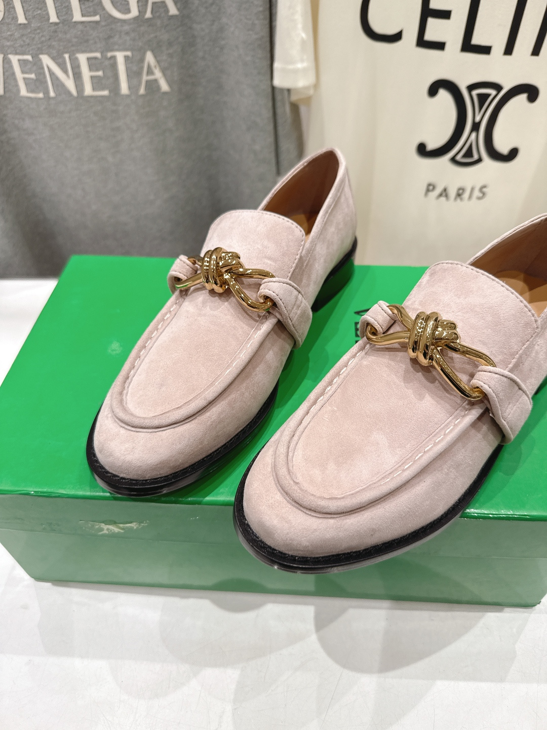 高版本出厂 Bottega Veneta/BV F065 2026ss新款老钱风荔枝纹皮鎏金扣饰平底乐福