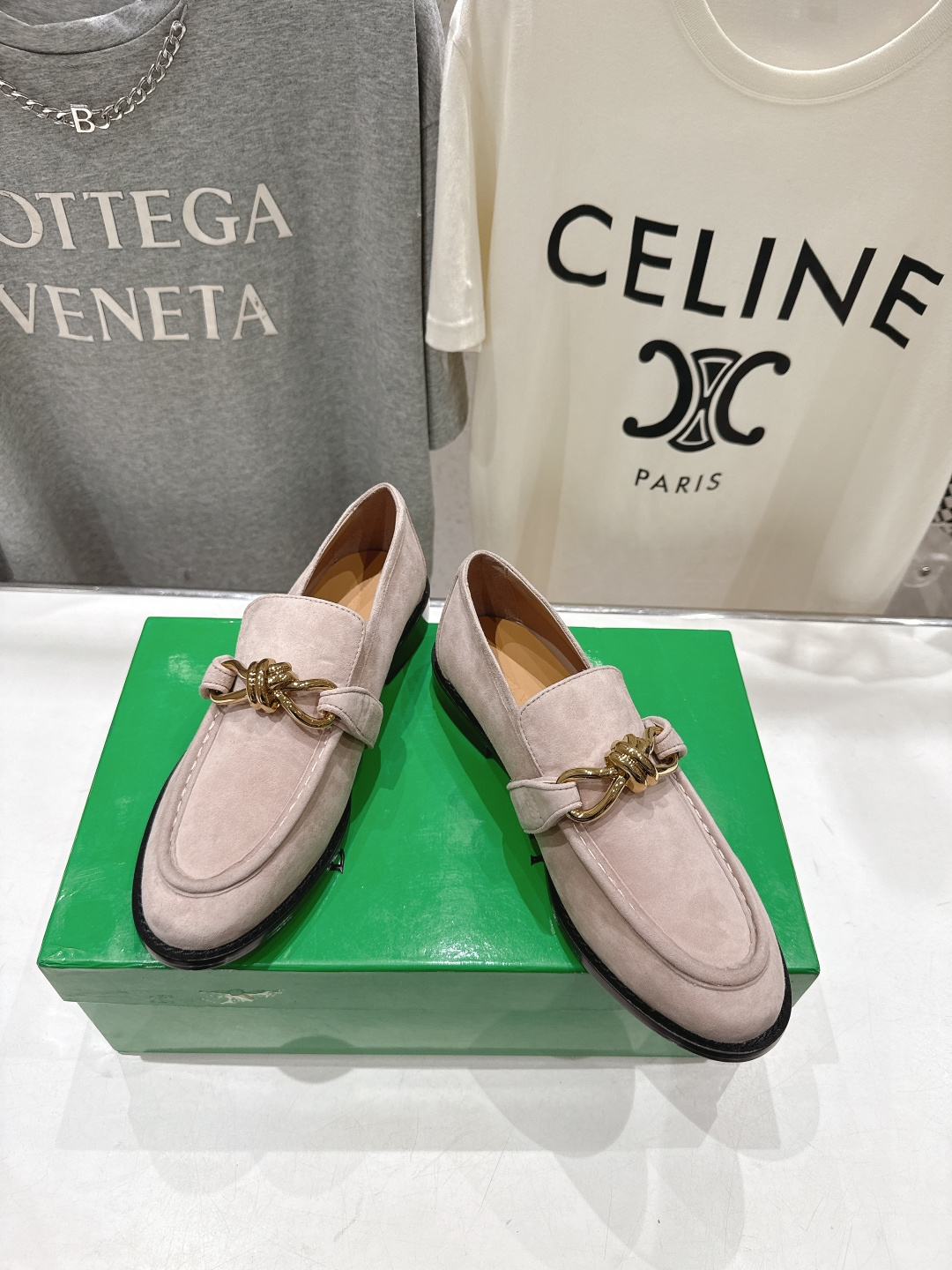 高版本出厂 Bottega Veneta/BV F065 2026ss新款老钱风荔枝纹皮鎏金扣饰平底乐福