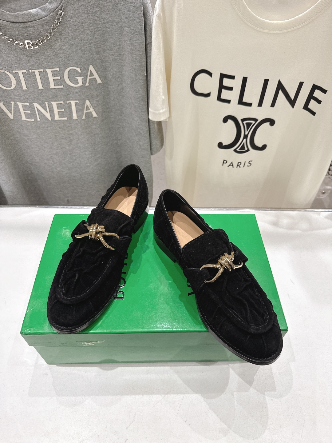 高版本出厂 Bottega Veneta/BV F065 2026ss新款老钱风褶皱皮鎏金扣饰平底乐福鞋