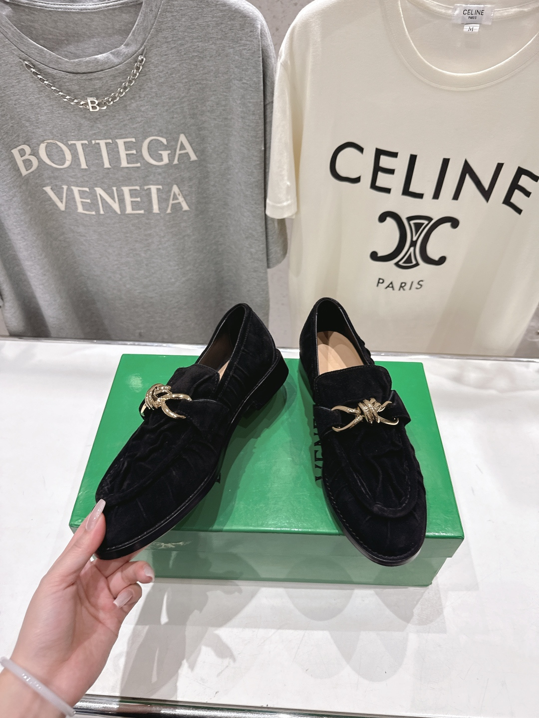 高版本出厂 Bottega Veneta/BV F065 2026ss新款老钱风褶皱皮鎏金扣饰平底乐福鞋