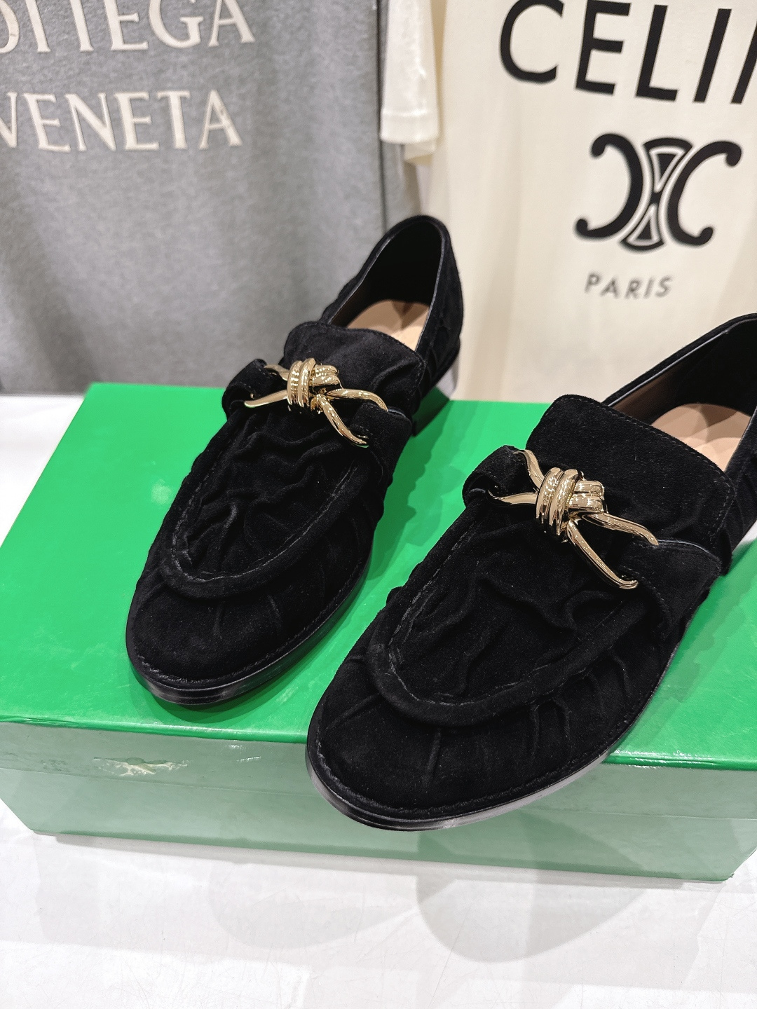 高版本出厂 Bottega Veneta/BV F065 2026ss新款老钱风褶皱皮鎏金扣饰平底乐福鞋