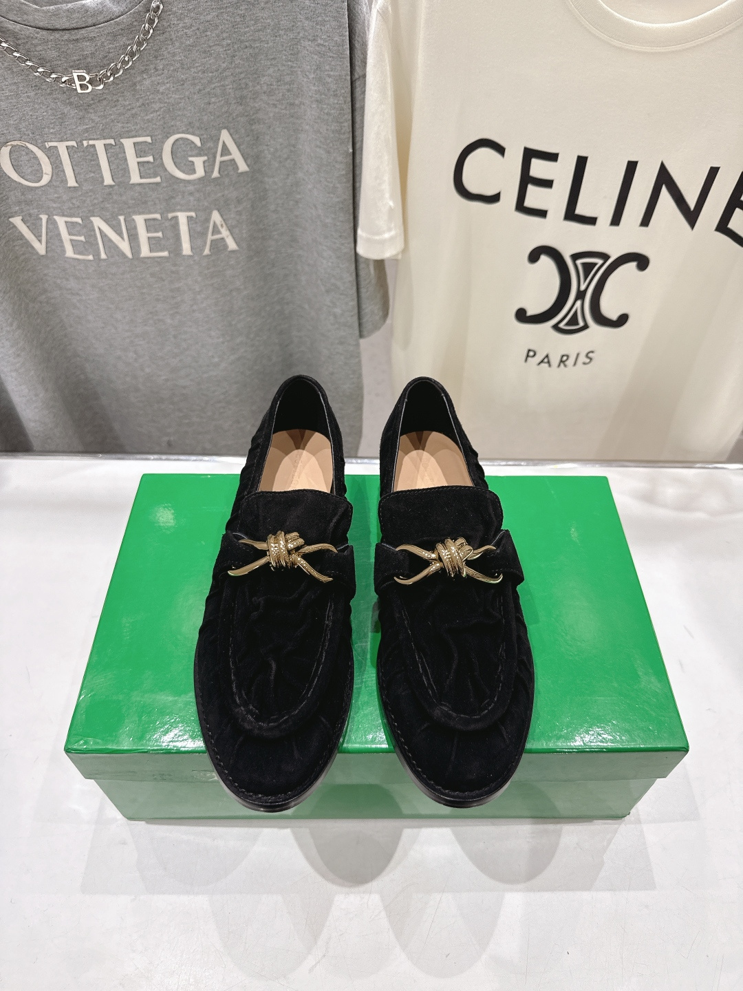高版本出厂 Bottega Veneta/BV F065 2026ss新款老钱风褶皱皮鎏金扣饰平底乐福鞋