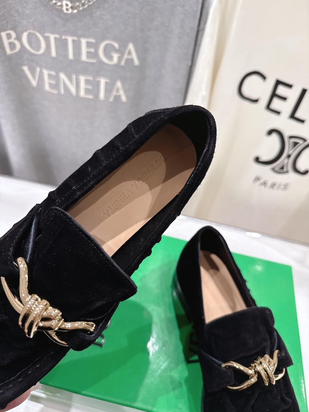 高版本出厂 Bottega Veneta/BV F065 2026ss新款老钱风褶皱皮鎏金扣饰平底乐福鞋