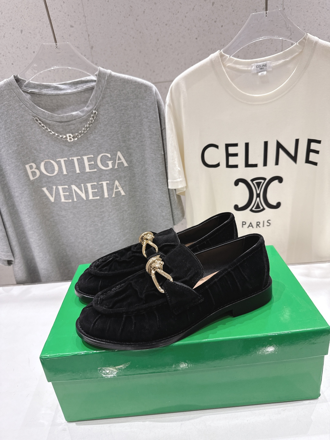 高版本出厂 Bottega Veneta/BV F065 2026ss新款老钱风褶皱皮鎏金扣饰平底乐福鞋