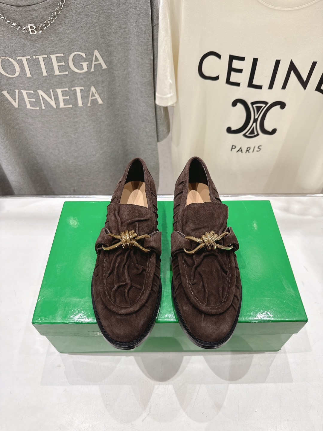 高版本出厂 Bottega Veneta/BV F065 2026ss新款老钱风褶皱皮鎏金扣饰平底乐福鞋