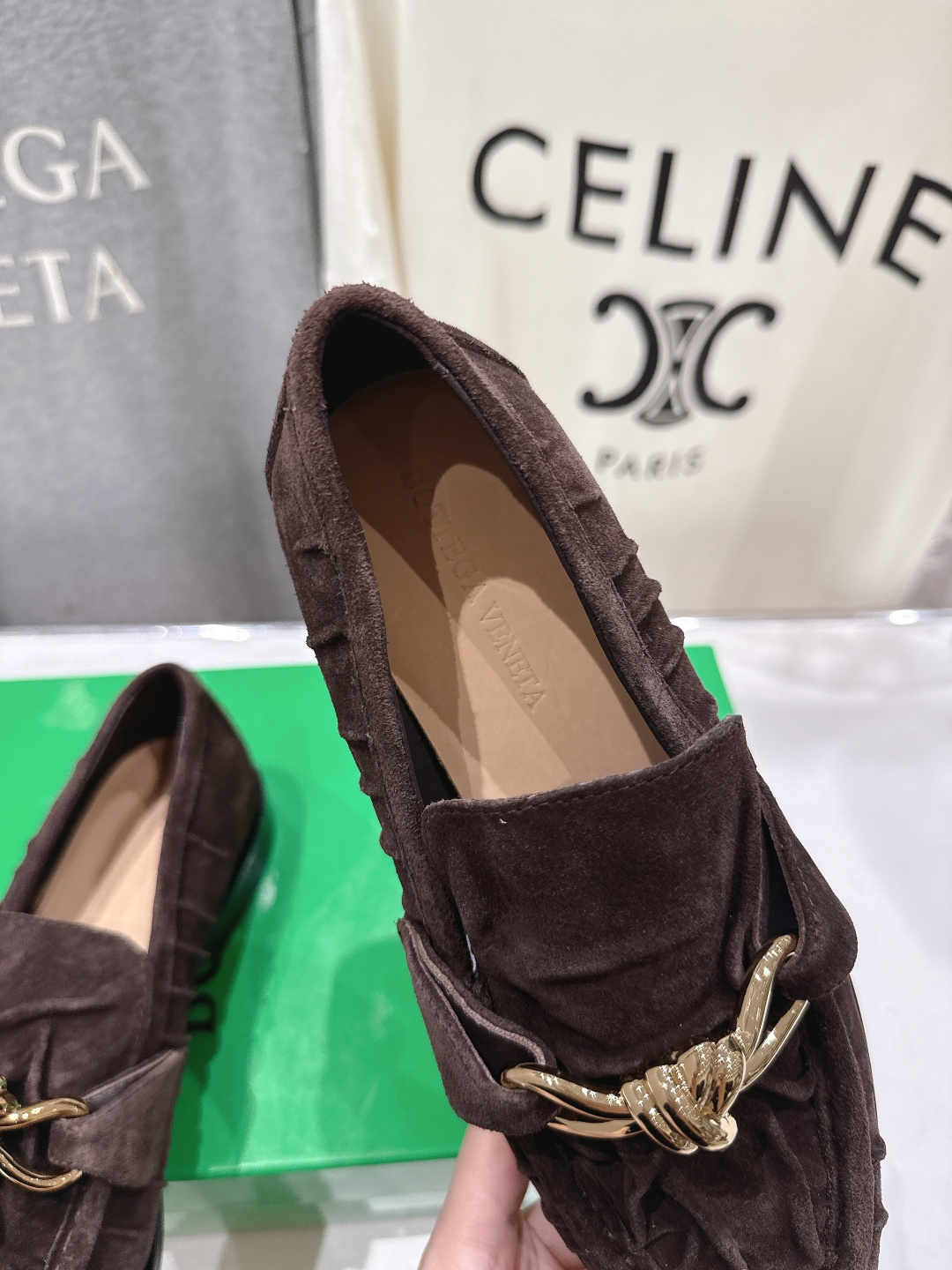 高版本出厂 Bottega Veneta/BV F065 2026ss新款老钱风褶皱皮鎏金扣饰平底乐福鞋