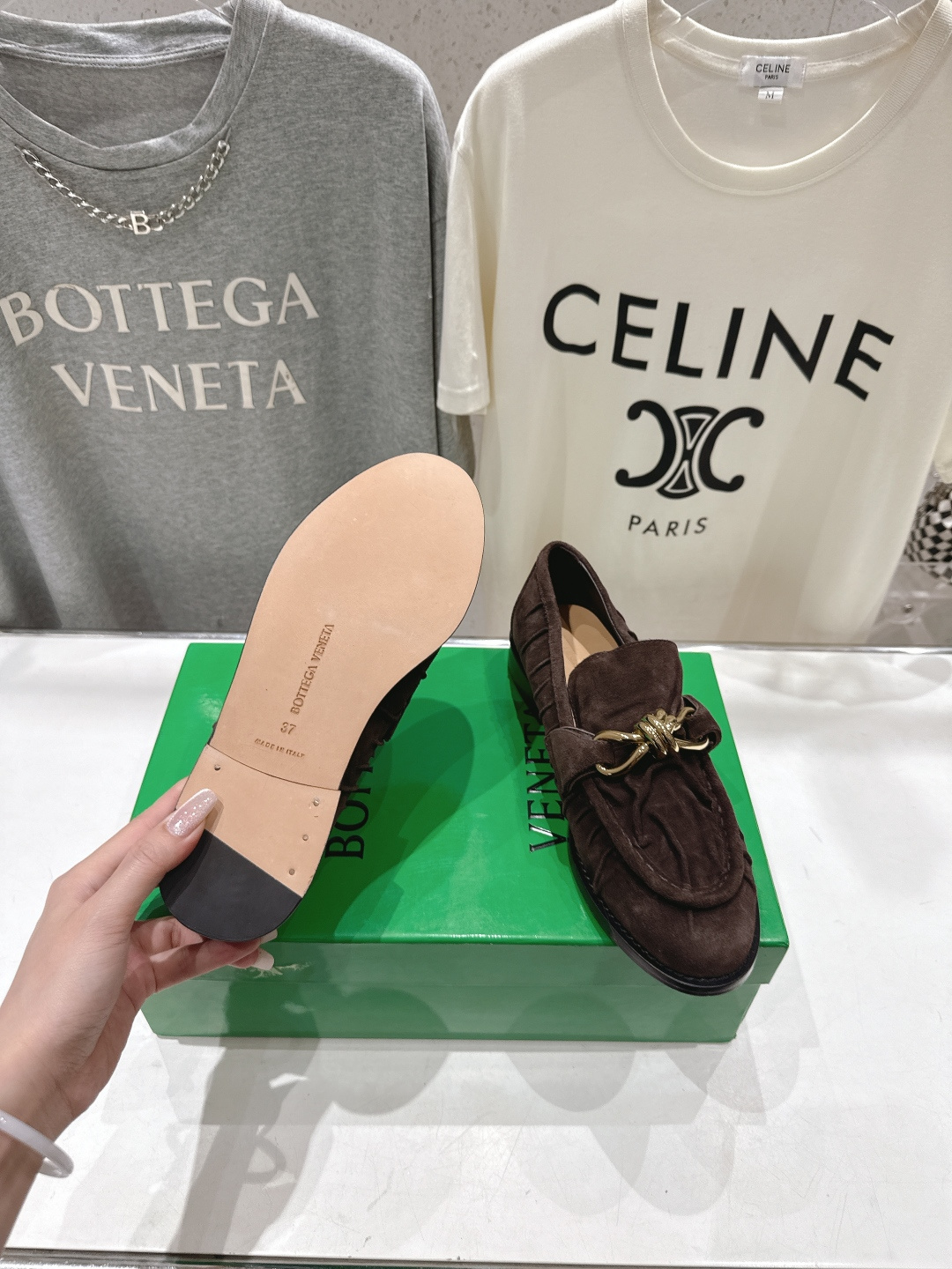 高版本出厂 Bottega Veneta/BV F065 2026ss新款老钱风褶皱皮鎏金扣饰平底乐福鞋