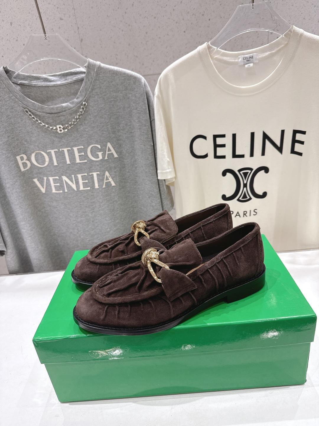 高版本出厂 Bottega Veneta/BV F065 2026ss新款老钱风褶皱皮鎏金扣饰平底乐福鞋