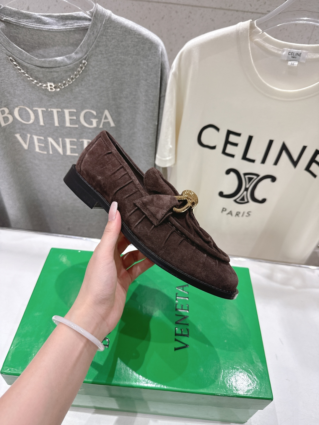 高版本出厂 Bottega Veneta/BV F065 2026ss新款老钱风褶皱皮鎏金扣饰平底乐福鞋