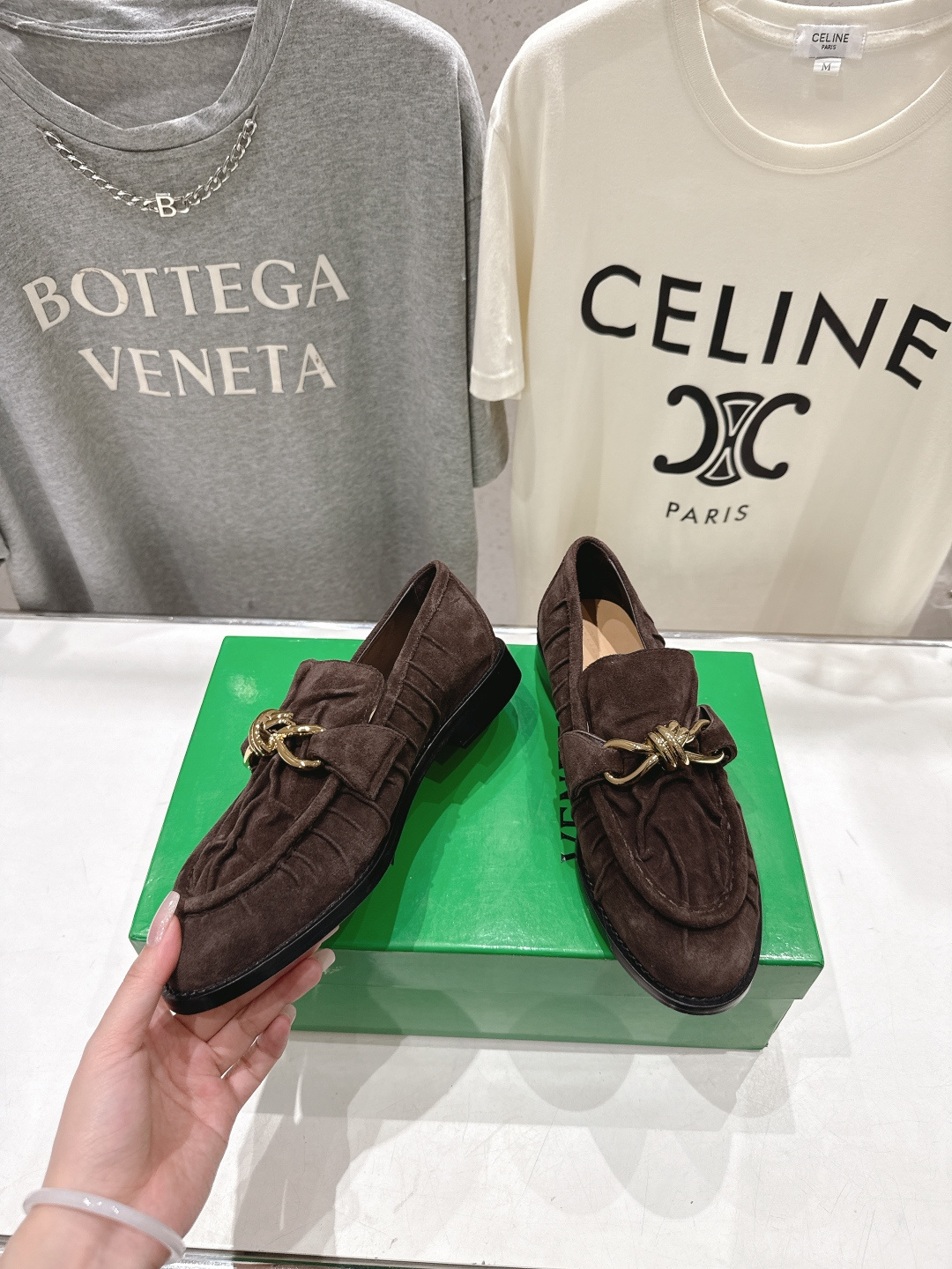 高版本出厂 Bottega Veneta/BV F065 2026ss新款老钱风褶皱皮鎏金扣饰平底乐福鞋