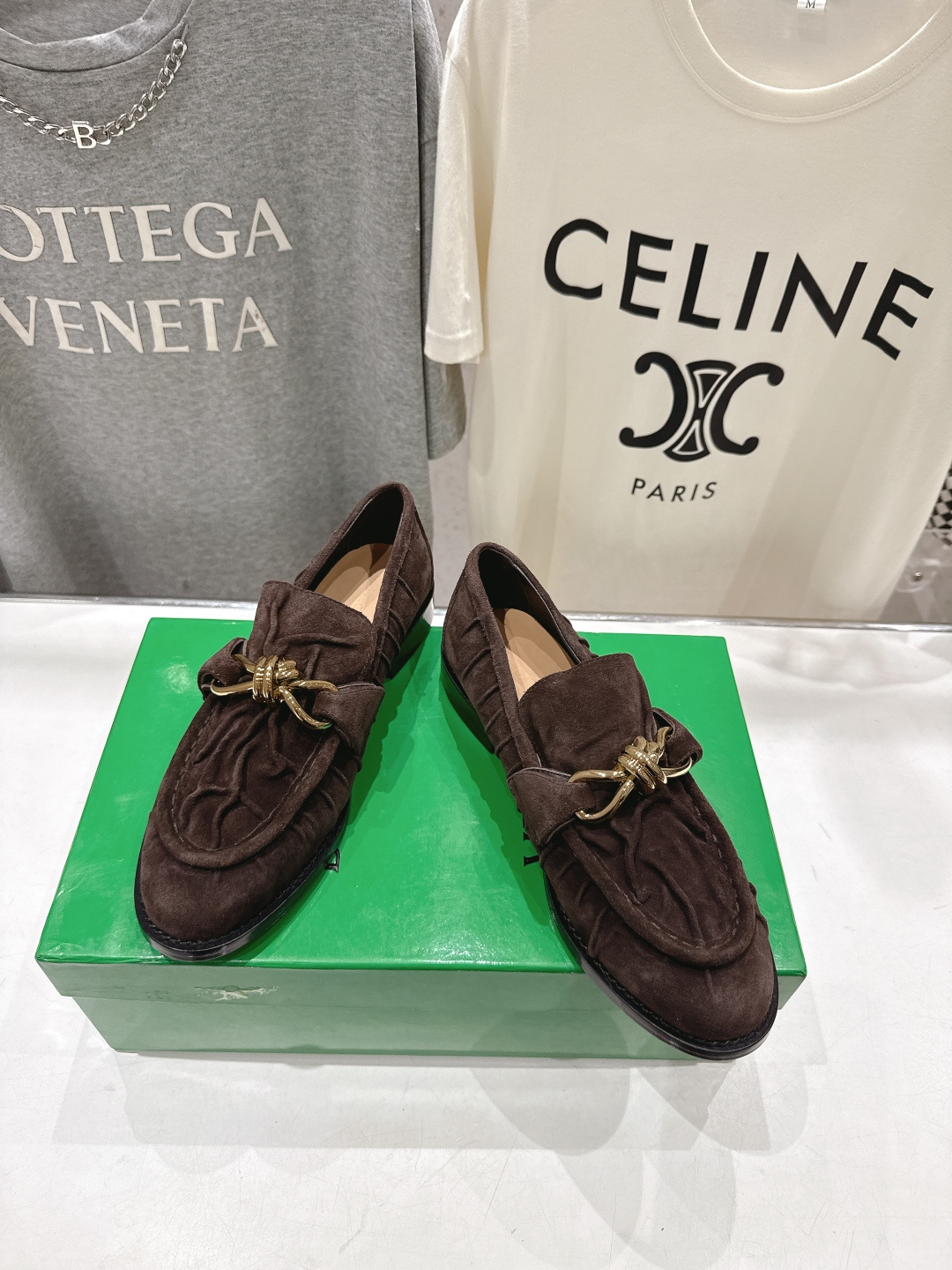 高版本出厂 Bottega Veneta/BV F065 2026ss新款老钱风褶皱皮鎏金扣饰平底乐福鞋