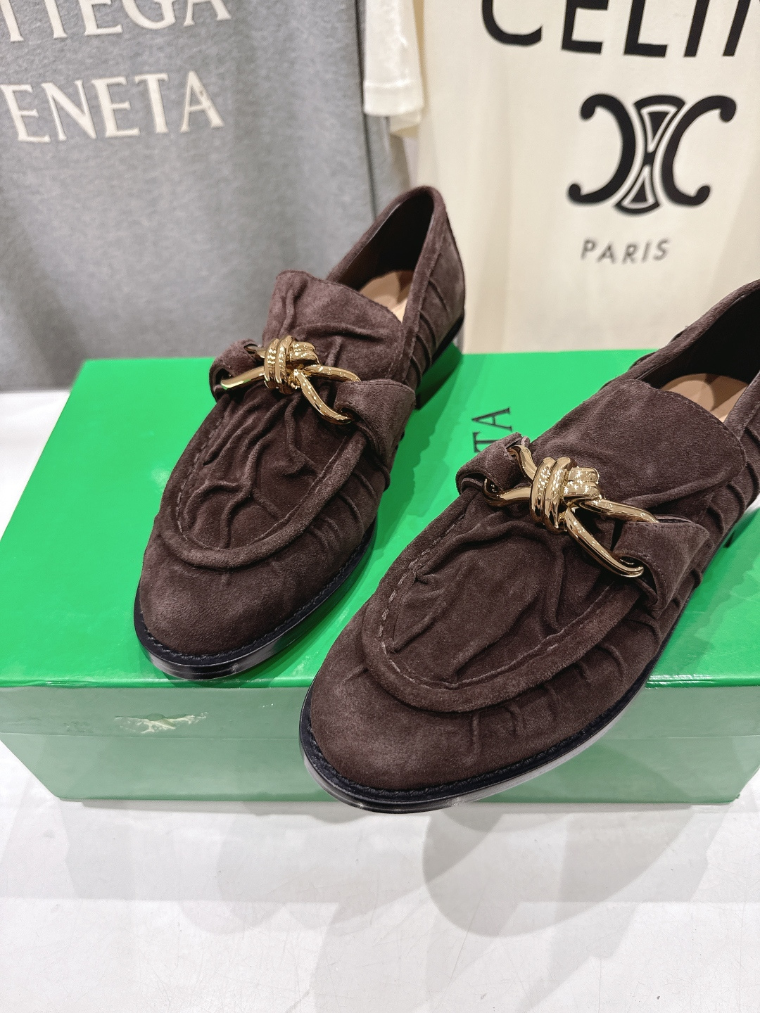 高版本出厂 Bottega Veneta/BV F065 2026ss新款老钱风褶皱皮鎏金扣饰平底乐福鞋