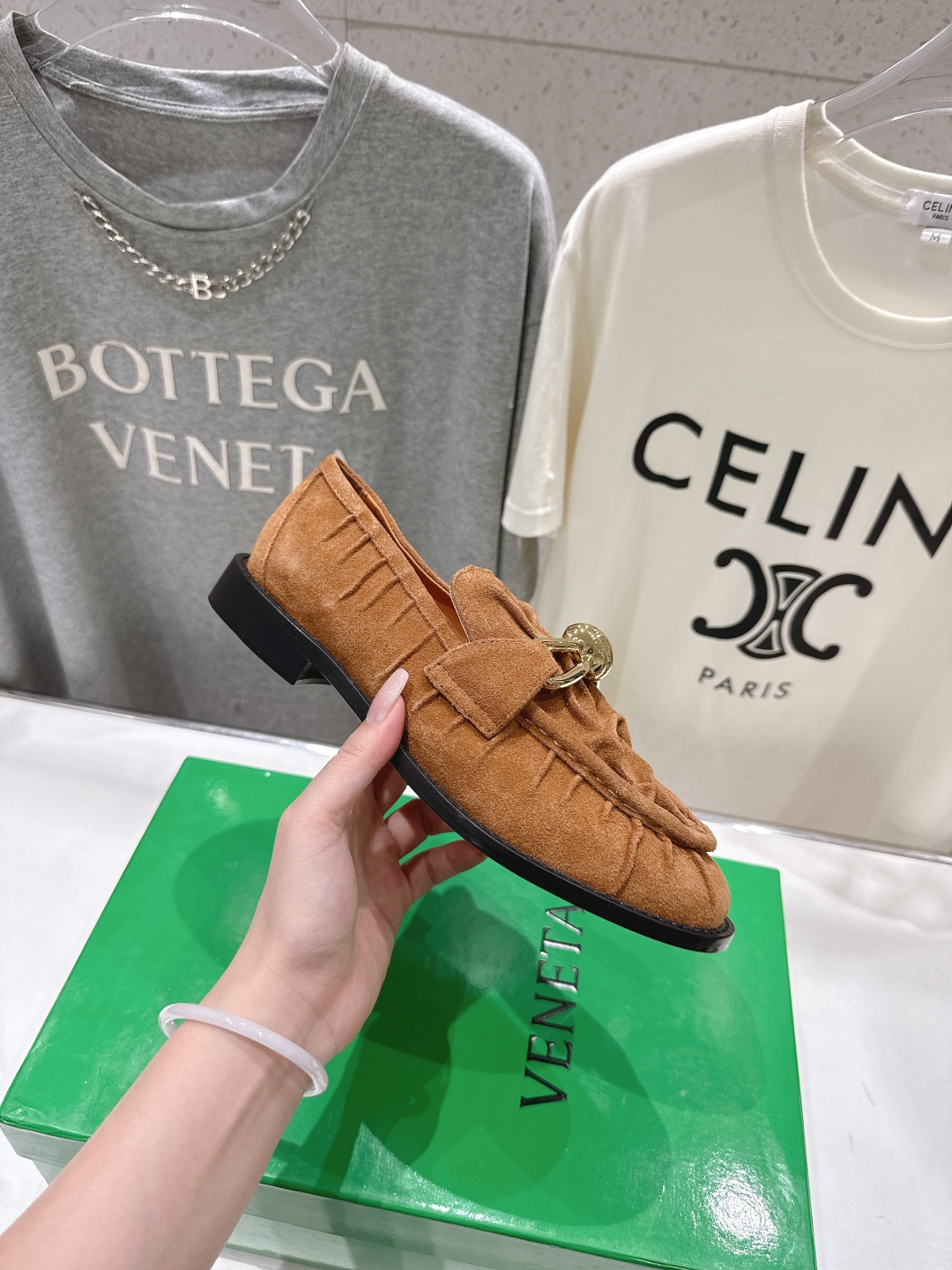 高版本出厂 Bottega Veneta/BV F065 2026ss新款老钱风褶皱皮鎏金扣饰平底乐福鞋