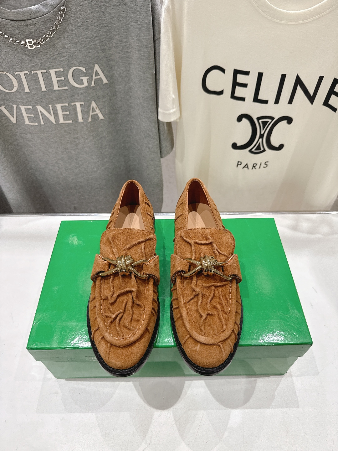 高版本出厂 Bottega Veneta/BV F065 2026ss新款老钱风褶皱皮鎏金扣饰平底乐福鞋
