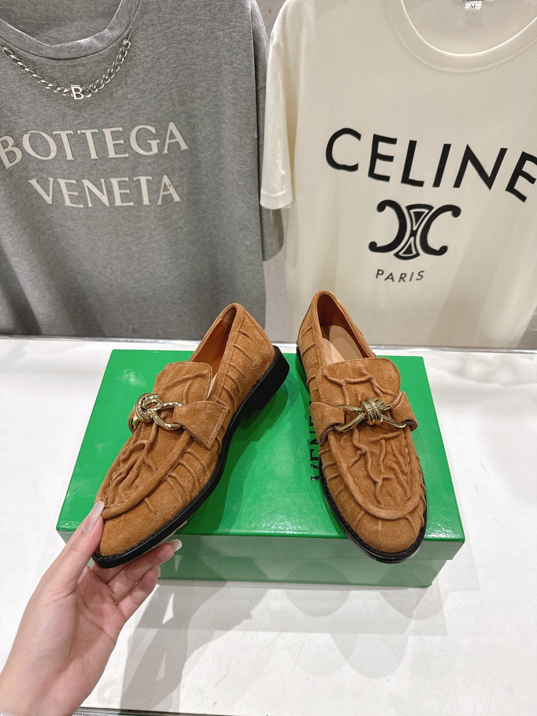 高版本出厂 Bottega Veneta/BV F065 2026ss新款老钱风褶皱皮鎏金扣饰平底乐福鞋