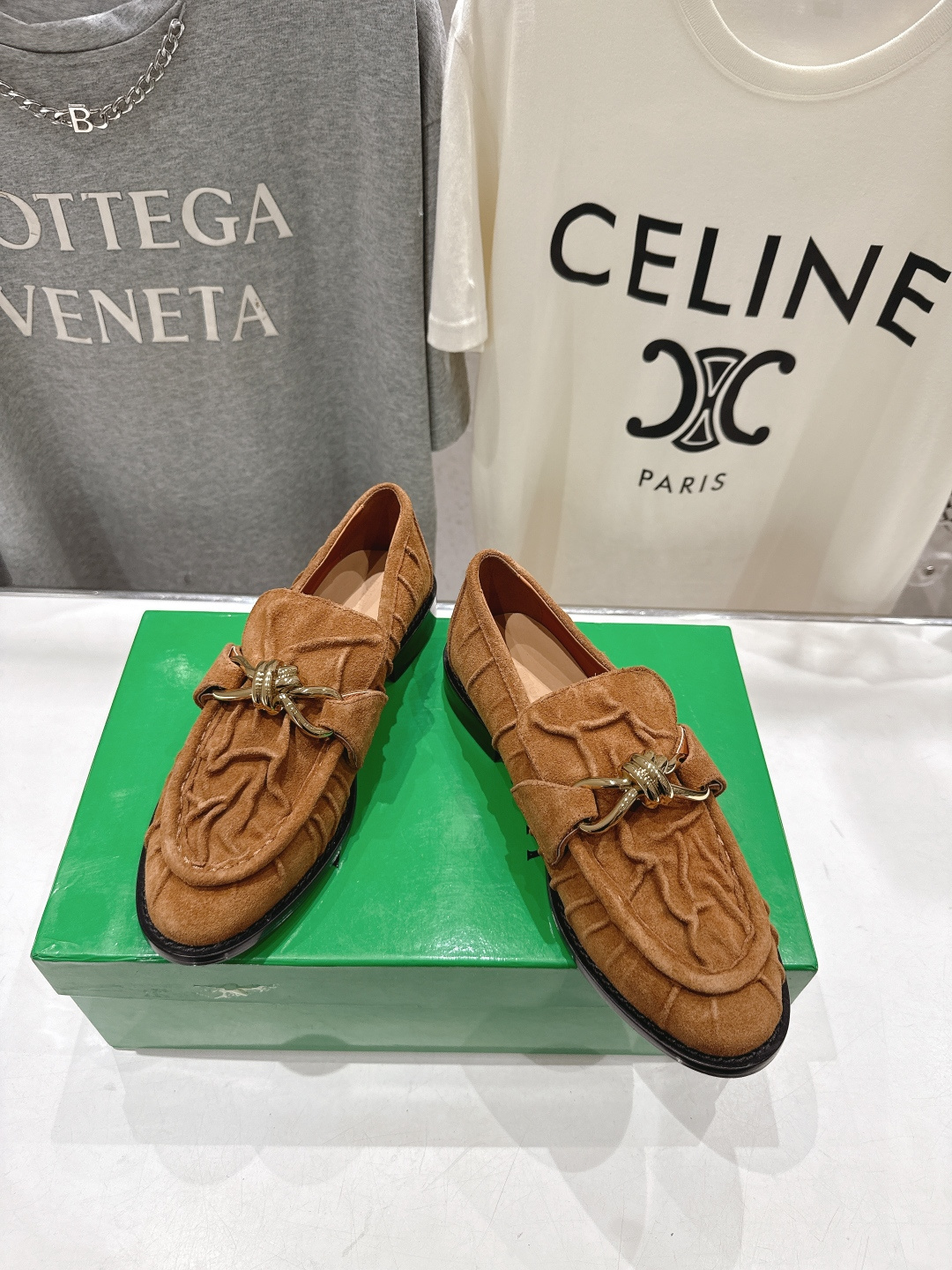 高版本出厂 Bottega Veneta/BV F065 2026ss新款老钱风褶皱皮鎏金扣饰平底乐福鞋