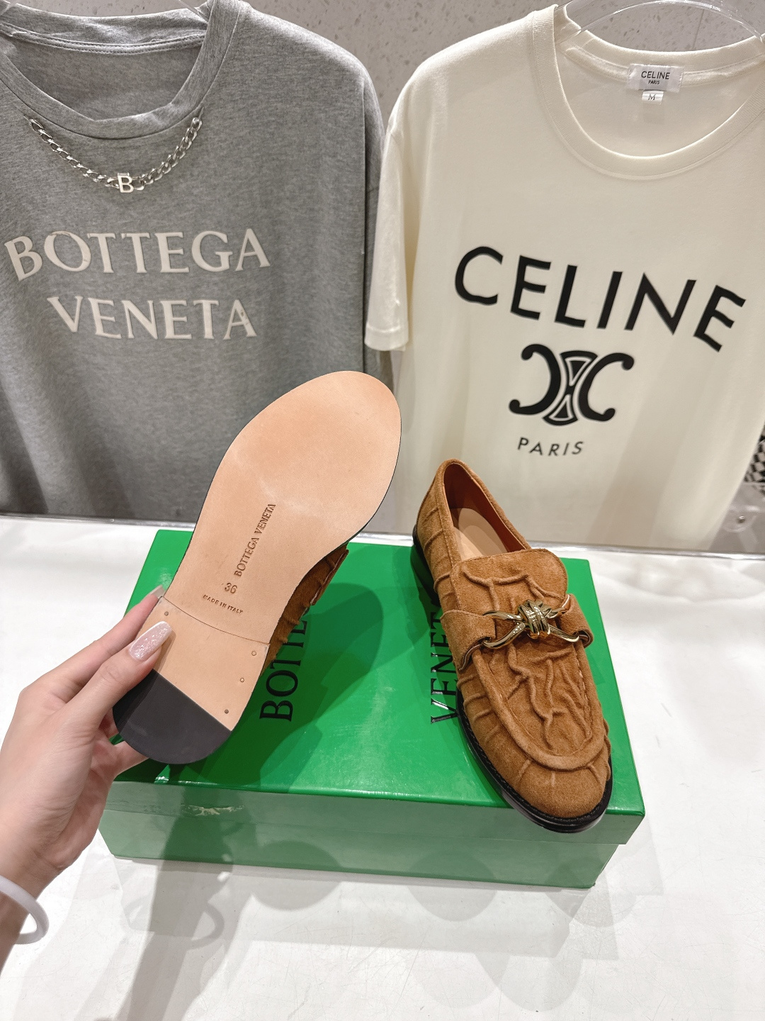 高版本出厂 Bottega Veneta/BV F065 2026ss新款老钱风褶皱皮鎏金扣饰平底乐福鞋