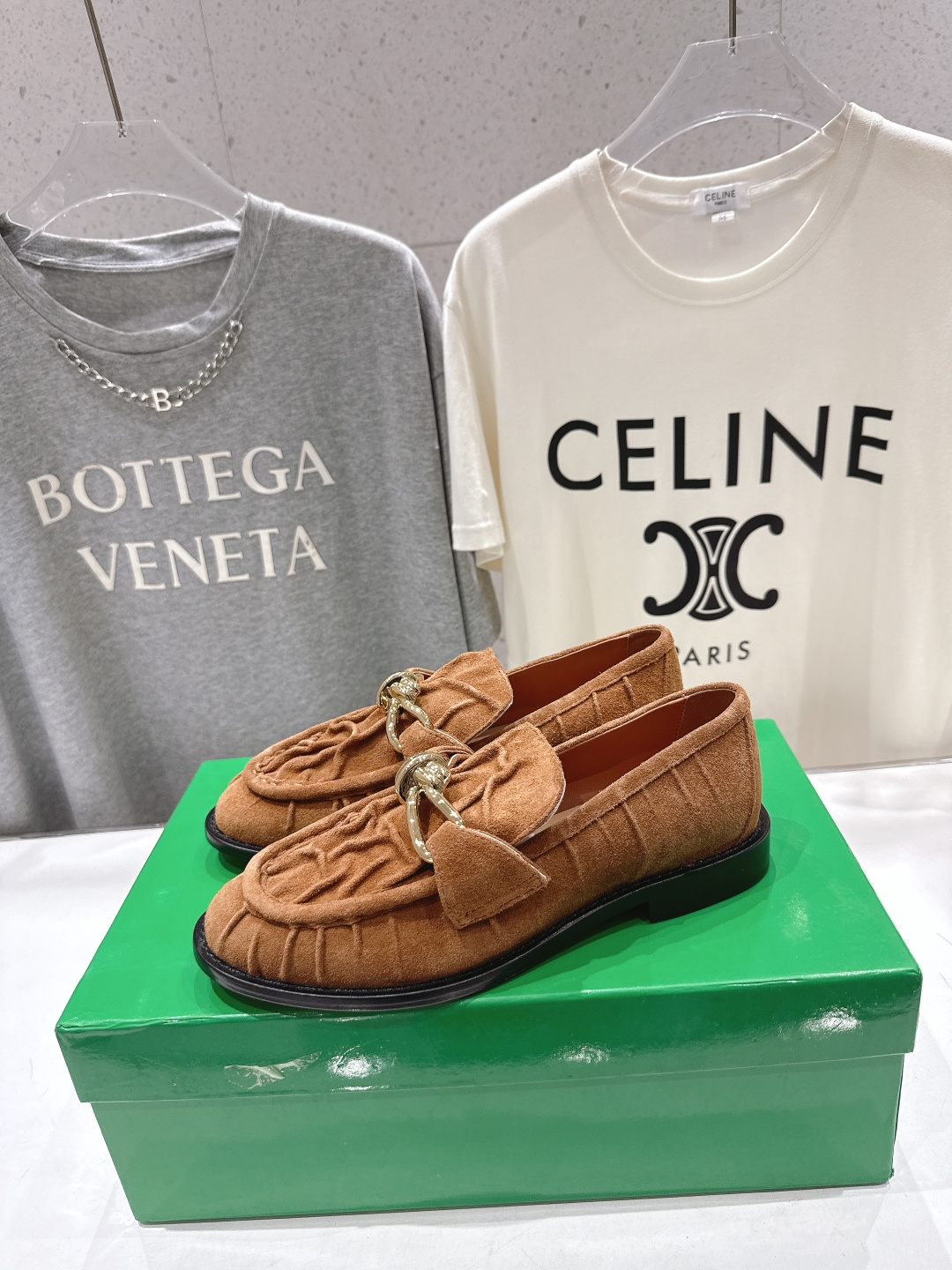 高版本出厂 Bottega Veneta/BV F065 2026ss新款老钱风褶皱皮鎏金扣饰平底乐福鞋